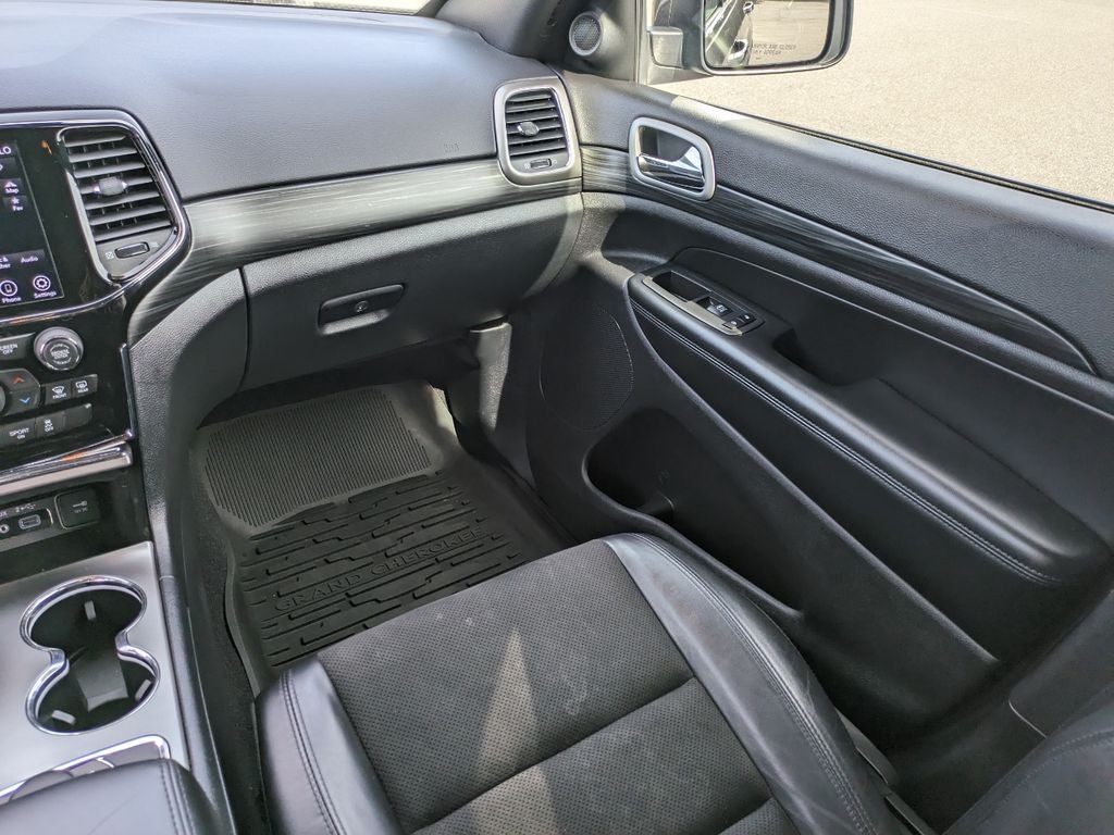 2020 Jeep Grand Cherokee Laredo preferred package & protech Package