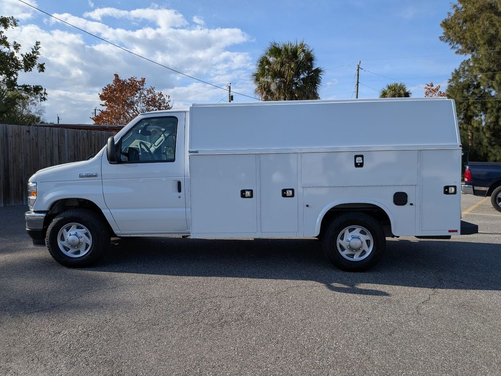 2026 Ford E-350SD Base Cutaway