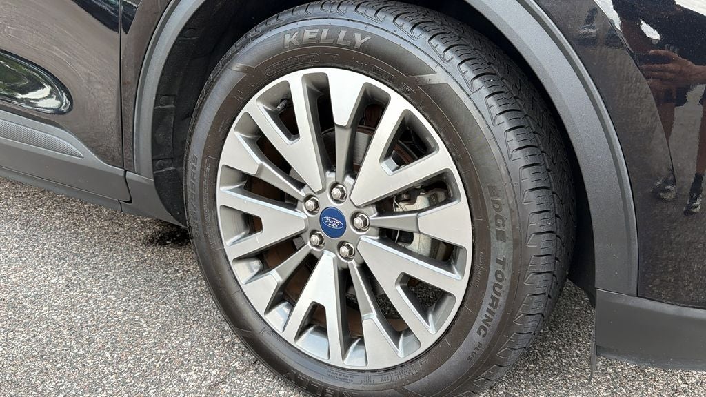 2022 Ford Escape Hybrid Titanium