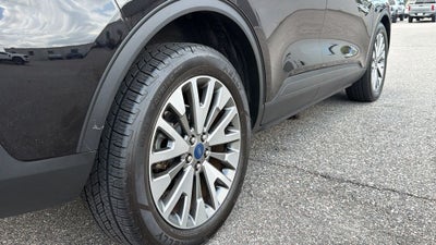 2022 Ford Escape Hybrid Titanium