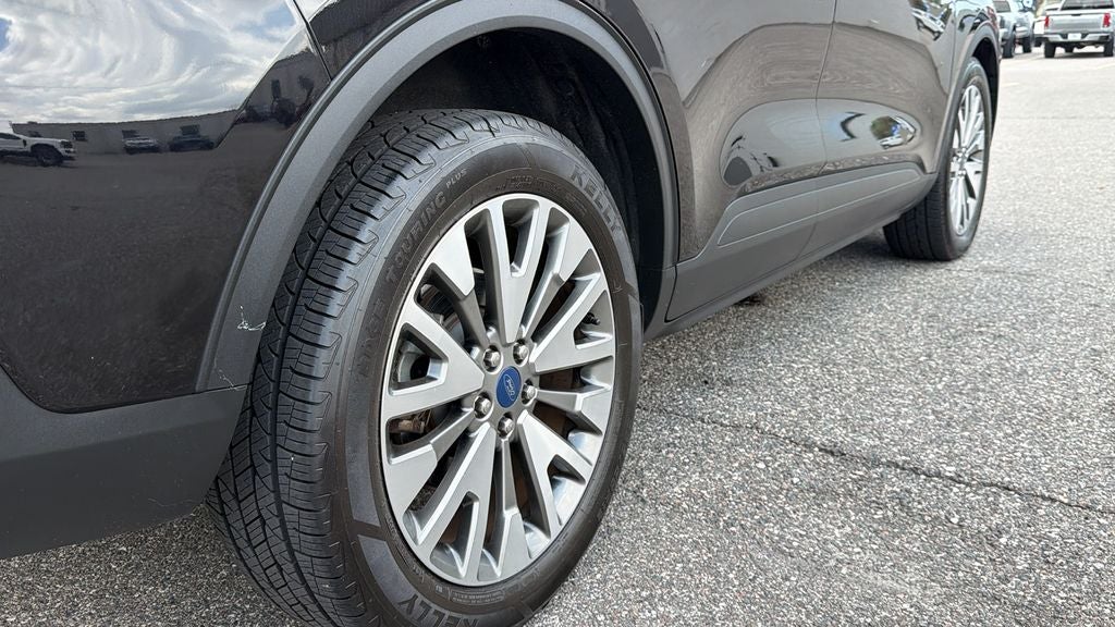 2022 Ford Escape Hybrid Titanium