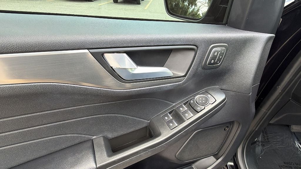 2022 Ford Escape Hybrid Titanium