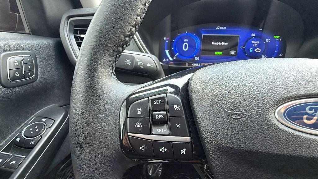 2022 Ford Escape Hybrid Titanium