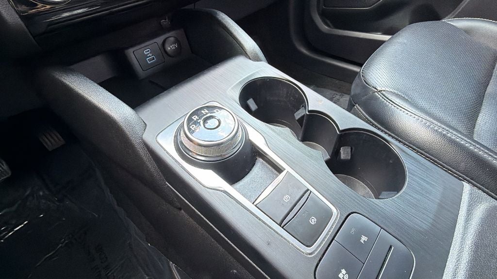 2022 Ford Escape Hybrid Titanium