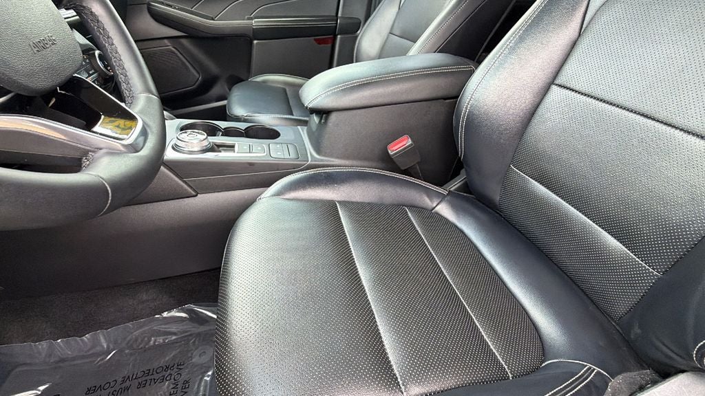 2022 Ford Escape Hybrid Titanium
