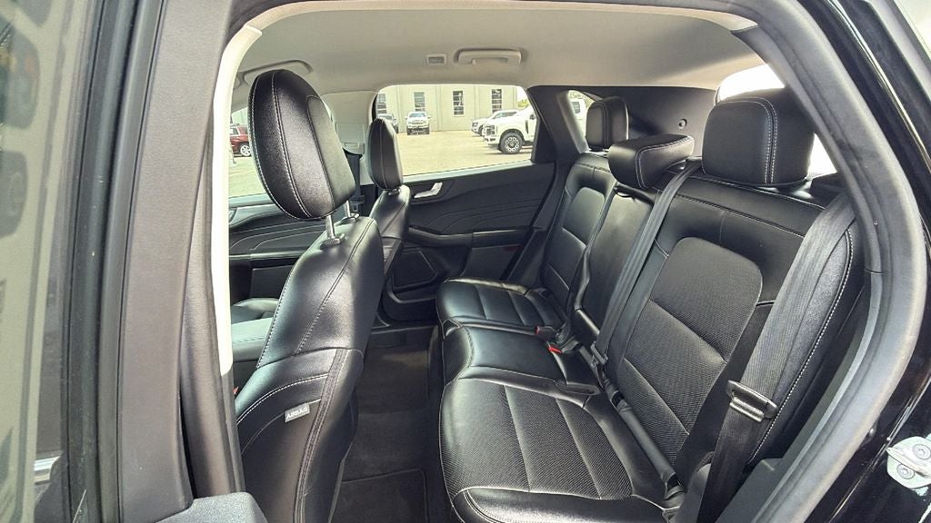 2022 Ford Escape Hybrid Titanium