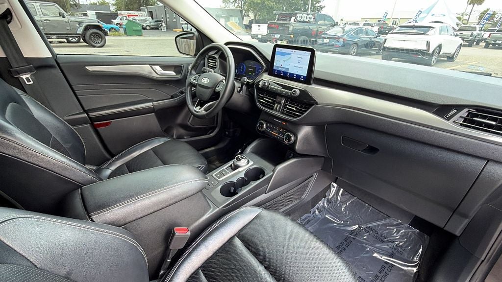 2022 Ford Escape Hybrid Titanium