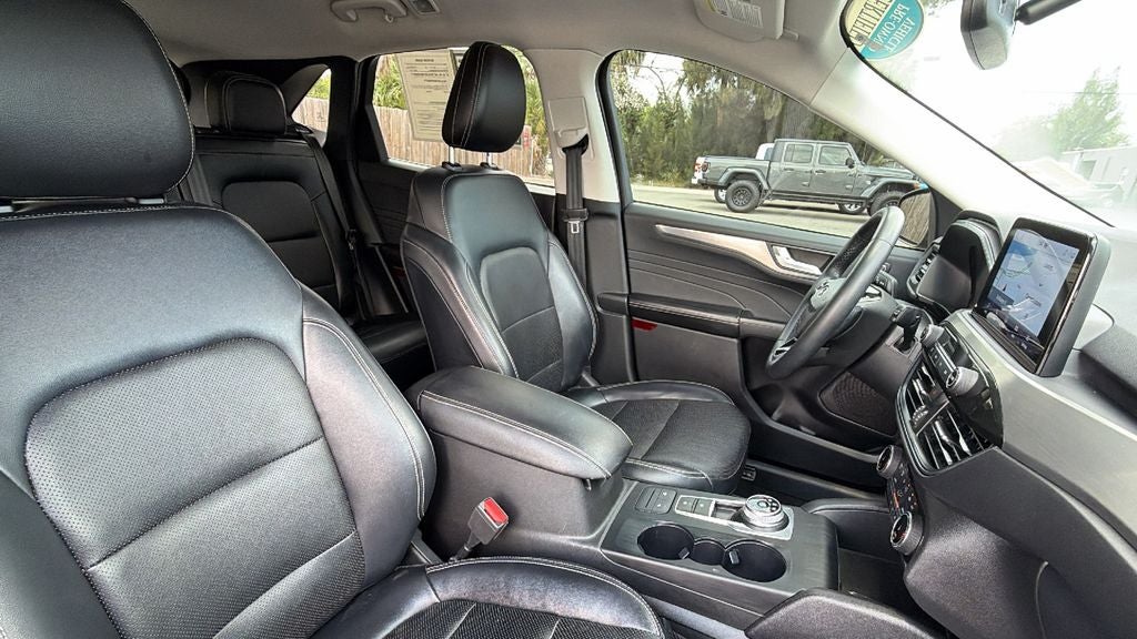 2022 Ford Escape Hybrid Titanium