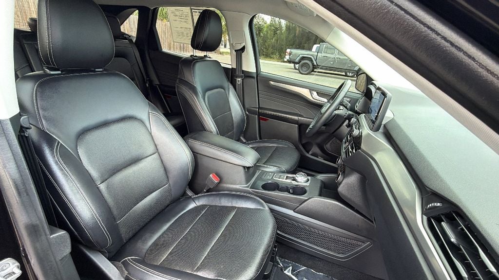 2022 Ford Escape Hybrid Titanium