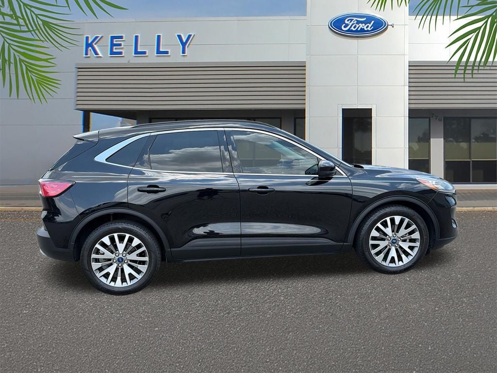 2022 Ford Escape Hybrid Titanium