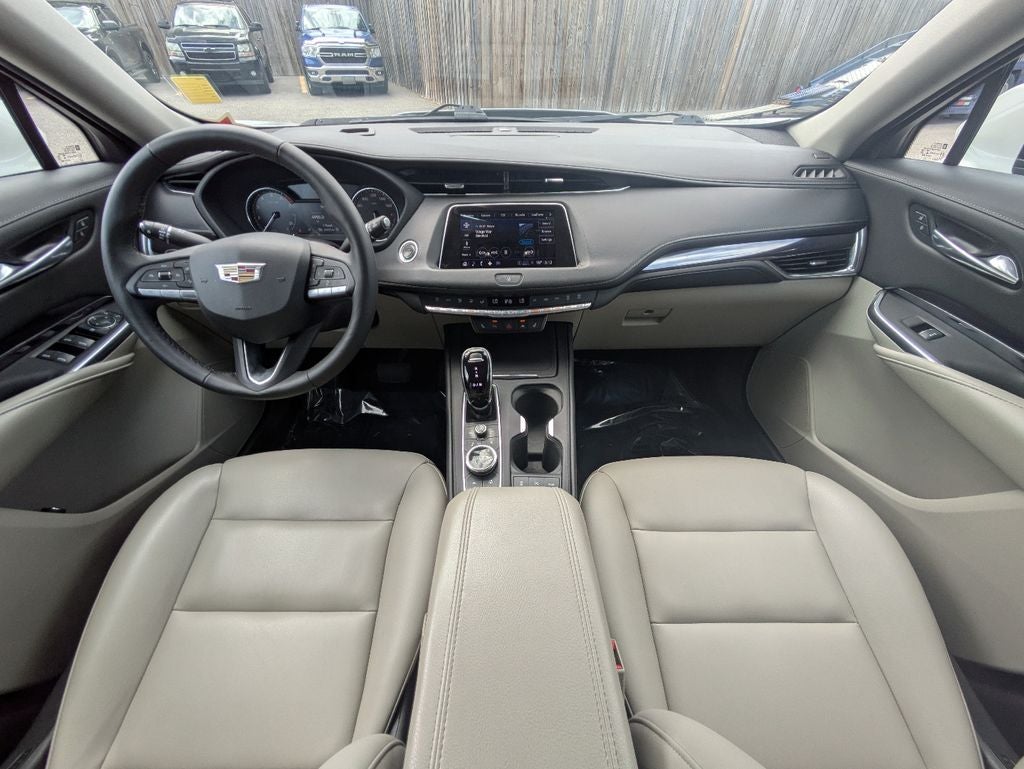 2022 Cadillac XT4 Luxury