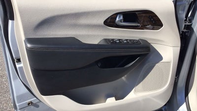 2023 Chrysler Pacifica Hybrid Limited