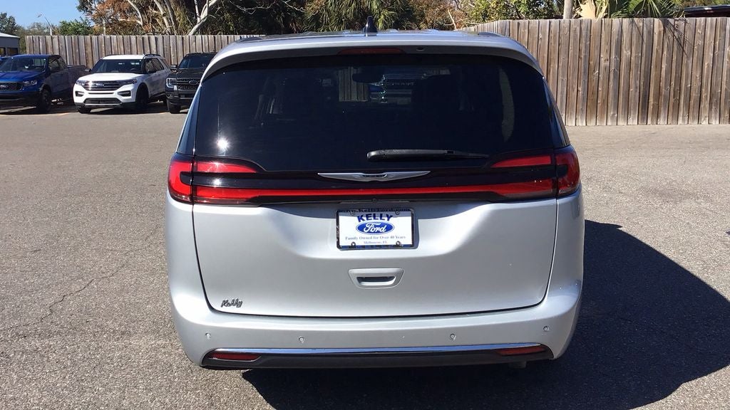 2023 Chrysler Pacifica Hybrid Limited
