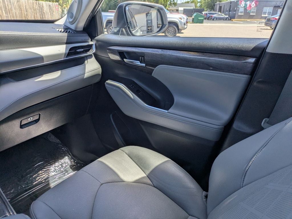 2022 Toyota Highlander Platinum
