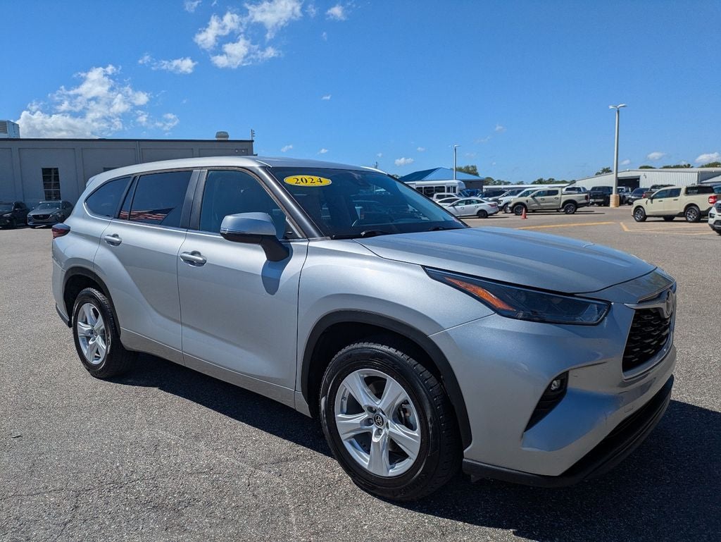 2024 Toyota Highlander LE