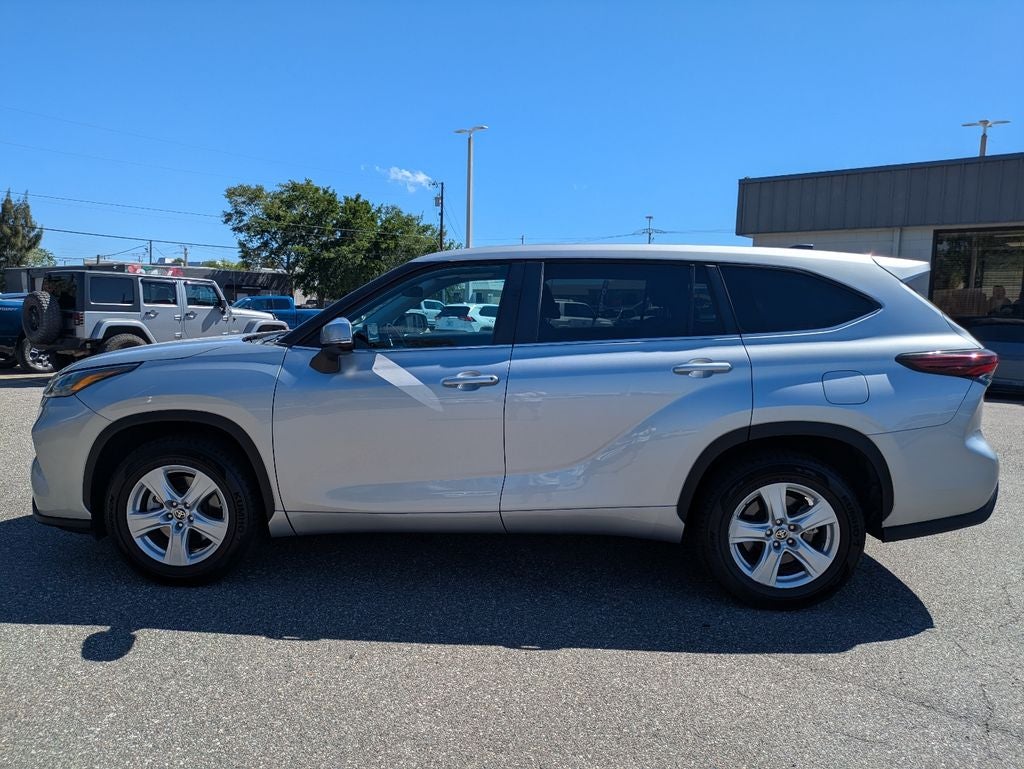 2024 Toyota Highlander LE