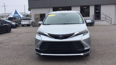 2024 Toyota Sienna LE 8 Passenger