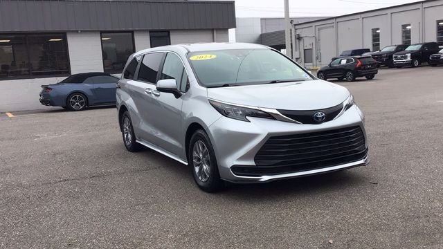 2024 Toyota Sienna LE 8 Passenger