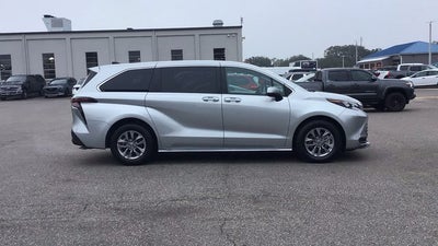 2024 Toyota Sienna LE 8 Passenger