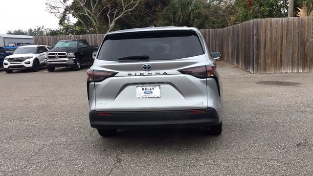 2024 Toyota Sienna LE 8 Passenger