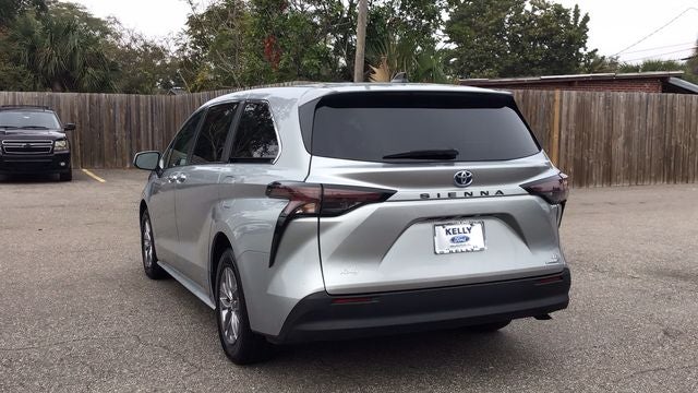 2024 Toyota Sienna LE 8 Passenger