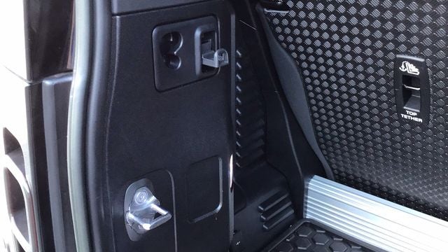 2023 Land Rover Defender 90 SE