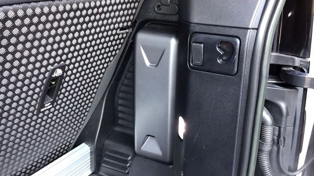 2023 Land Rover Defender 90 SE