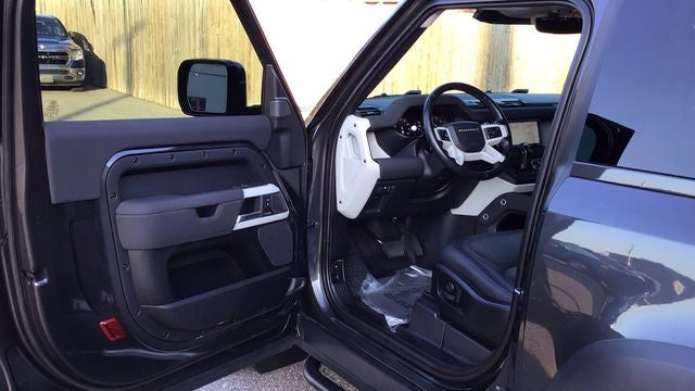 2023 Land Rover Defender 90 SE