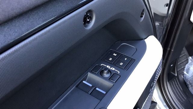 2023 Land Rover Defender 90 SE